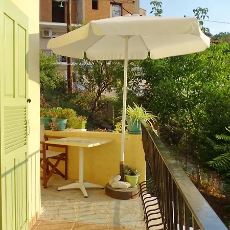Marchie's Place - Spacious One Bedroom For Rent On Island Apartment