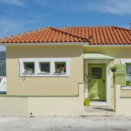 Marchie's Place - Spacious One Bedroom For Rent On Island Apartment