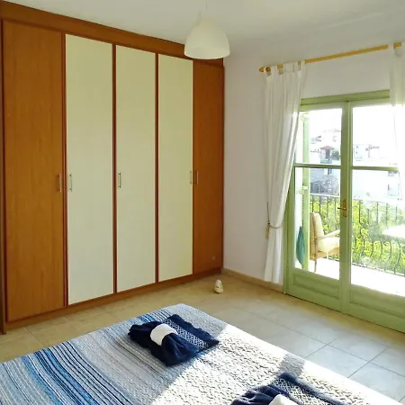 Marchie's Place - Spacious One Bedroom For Rent On Island *