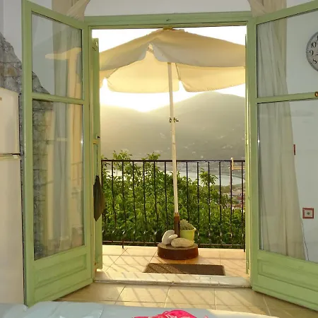 Apartment Marchie's Place - Spacious One Bedroom For Rent On Island *