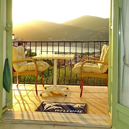 Apartment Marchie's Place - Spacious One Bedroom For Rent On Island