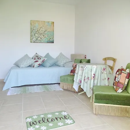 Marchie's Place - Spacious One Bedroom For Rent On Island Apartment